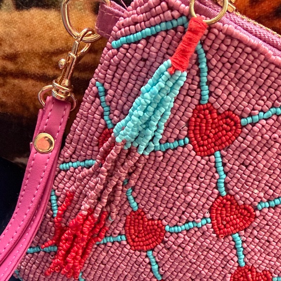Sincerely Jules pink beaded heart clutch. - Picture 3 of 5